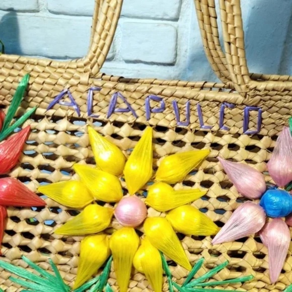 Vintage 60s Woven Raffia Beach Tote - Picture 2 of 8